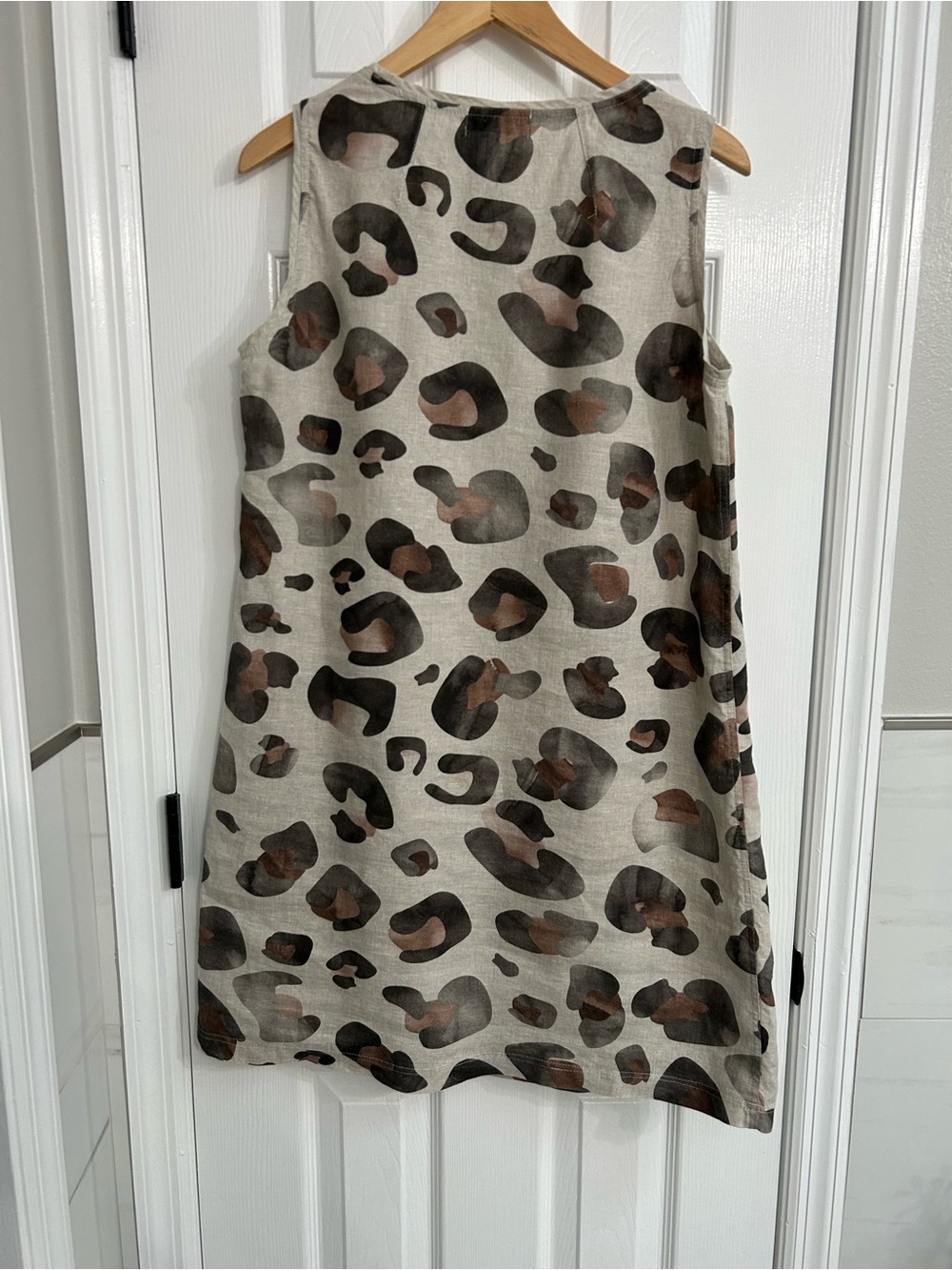 i-Linen Natural Lifestyle Collection sleeveless
Crewneck Dress - Picture 2 of 10